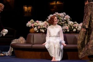 Janna Horstmann spielt Hedda Gabler. Theater Freiburg.