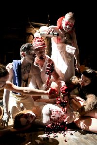Janna Horstmann in " The Black Forest chainsaw opera" am theater freiburg. Reige. Stef Lernous.