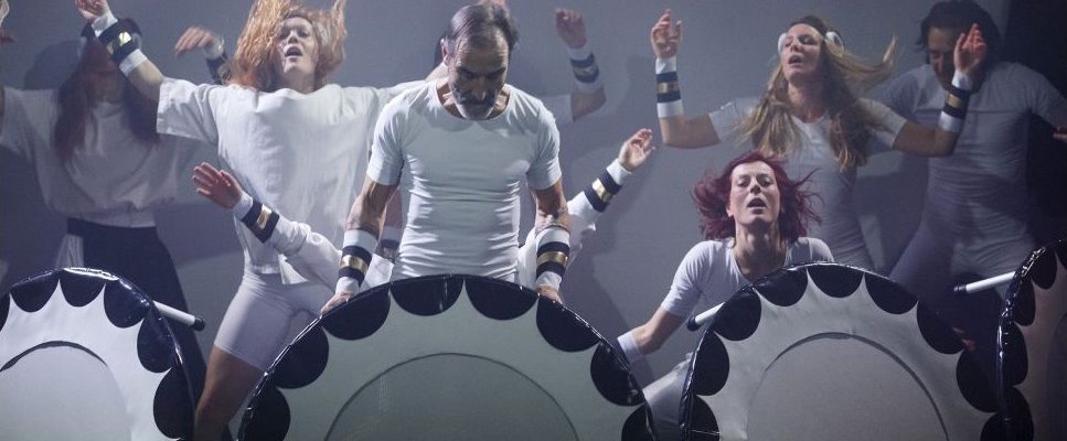 janna Horstmann mit der Iceland dance company in Orpheus und Eurydike. Regei: Erna Omarsdottir Theater Fraibueg/ Kampnagel Hamburg