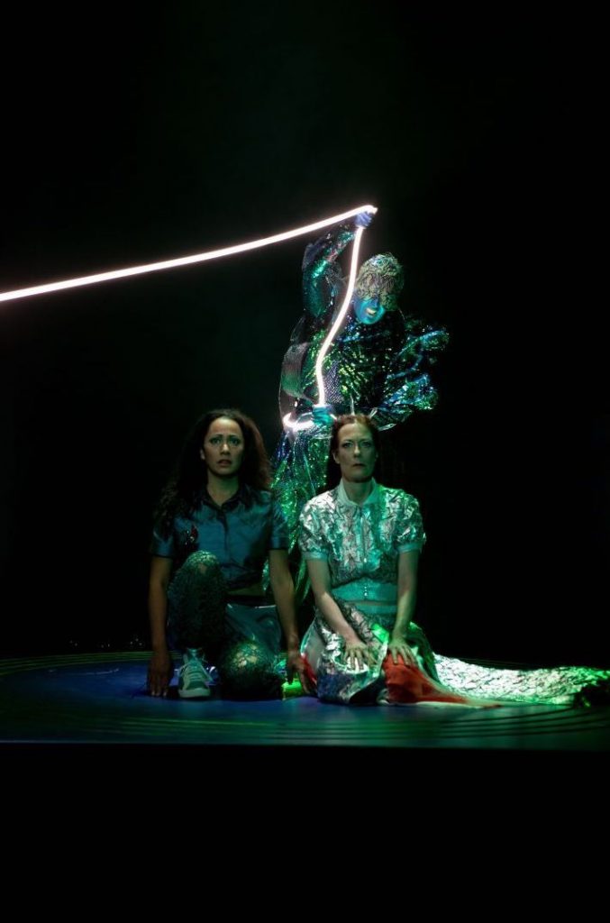 In der Spielzeit 2022723 inszeniert Jessica Glause den Roman "Identitti" von Mit Sunyal am Theater Freiburg. Janna Horstmann spielt sie Göttin KALI, mit der die Bloggerin Nivedita Anand Gespräche führt.